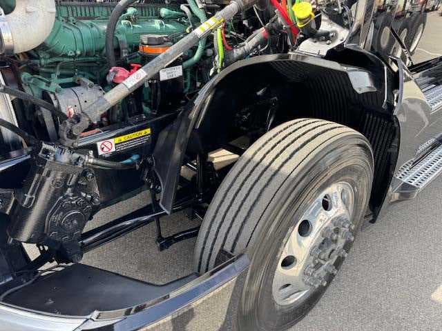 2023 Volvo VNL 860 — photo 10