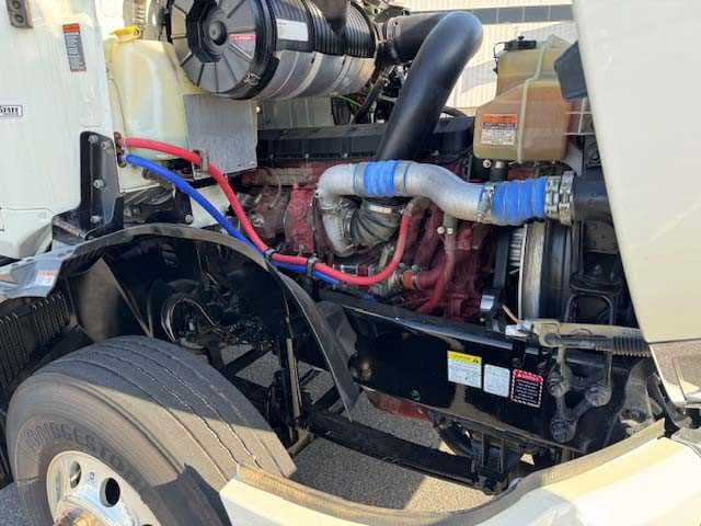 2022 Mack Anthem — photo 7