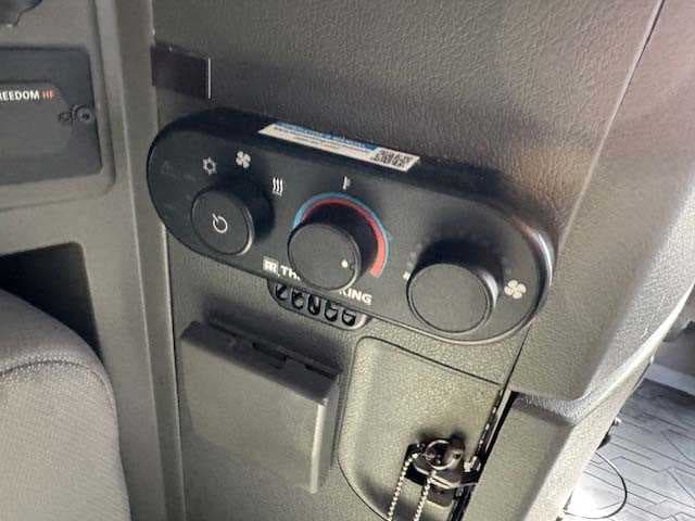 2023 Volvo VNL 860 — photo 25