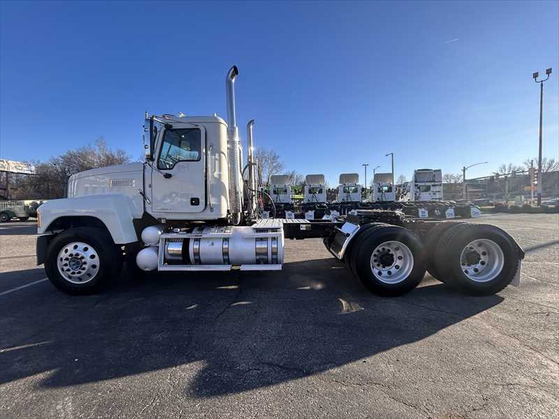 2020 Mack Pinnacle — photo 2