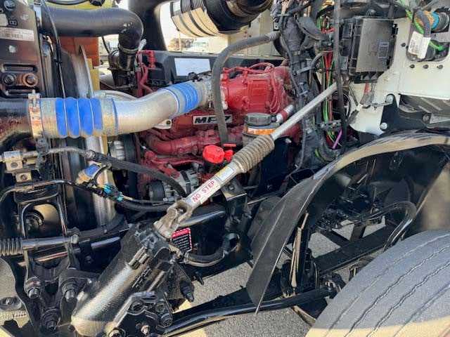 2022 Mack Anthem — photo 8