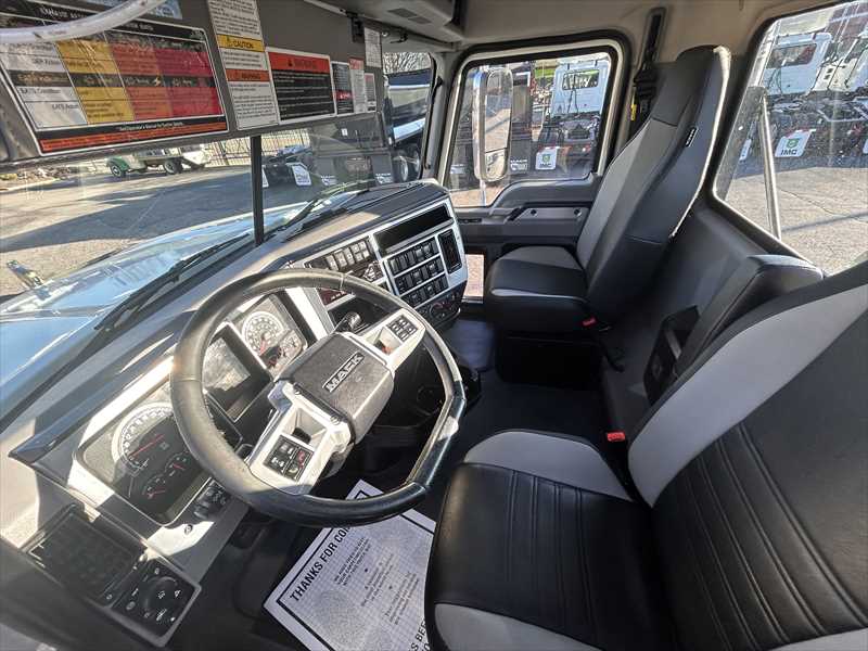 2020 Mack Pinnacle — photo 12