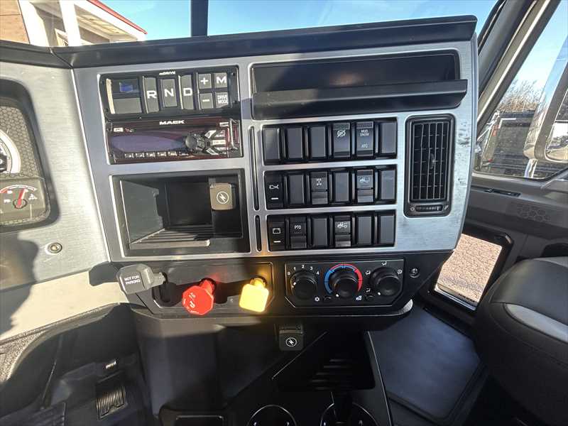 2020 Mack Pinnacle — photo 14