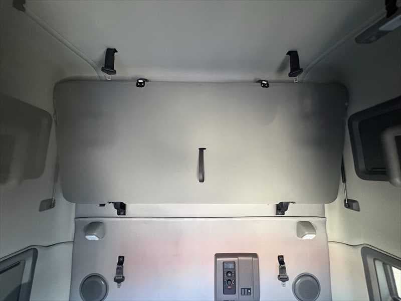 2021 Volvo VNL 760 — photo 29