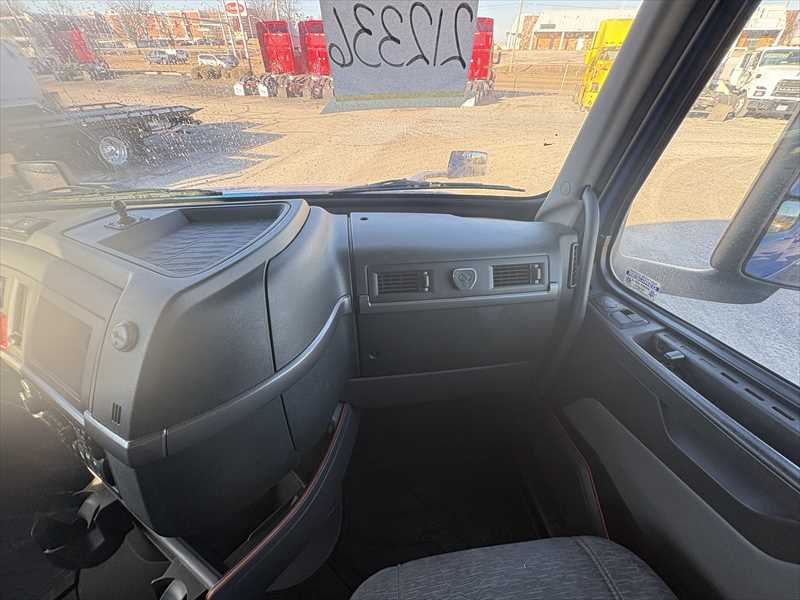 2021 Volvo VNL 760 — photo 23