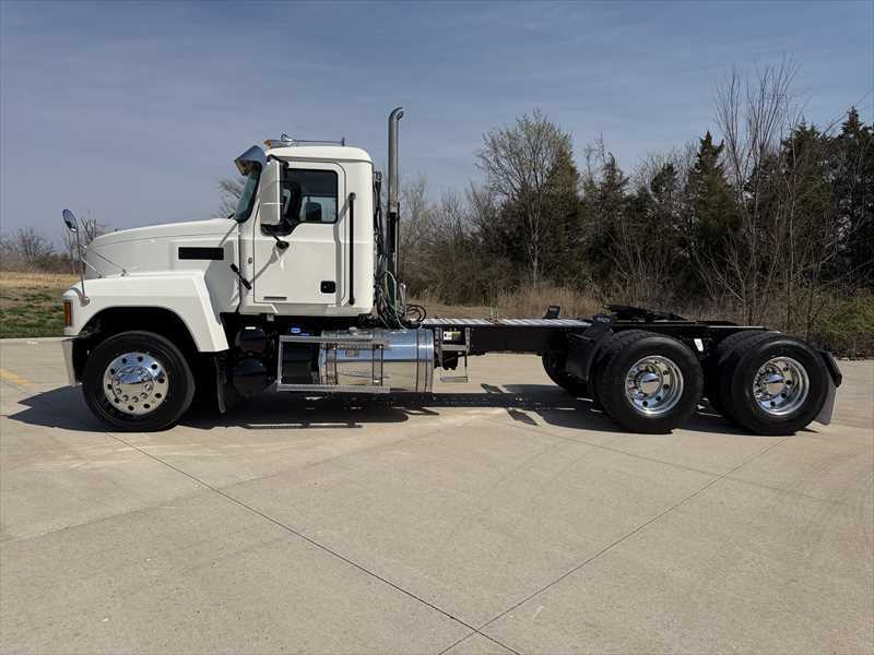 2024 Mack Pinnacle — photo 2