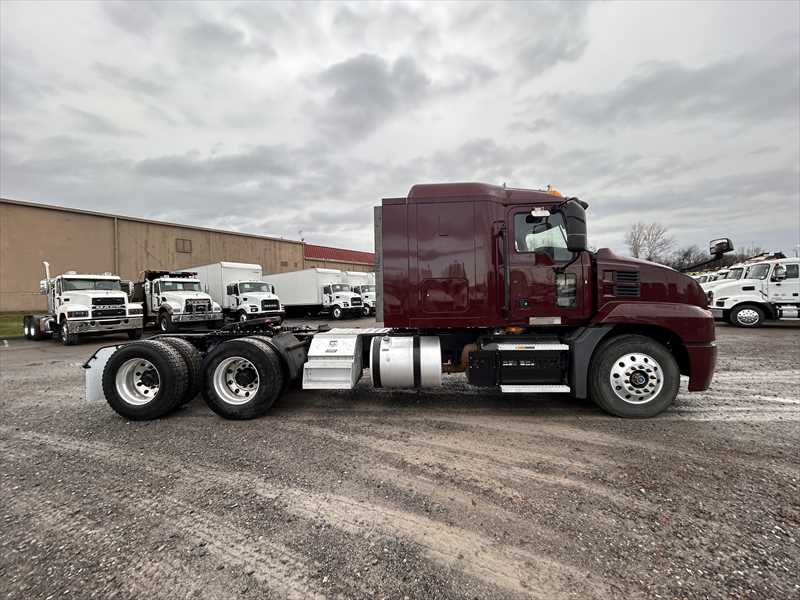 2020 Mack Anthem — photo 6