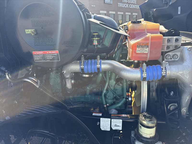 2024 Volvo VNR 640 — photo 10