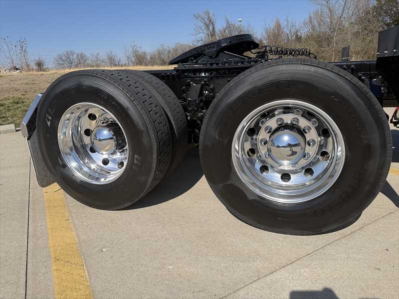 2024 Volvo VNR 640 — photo 7