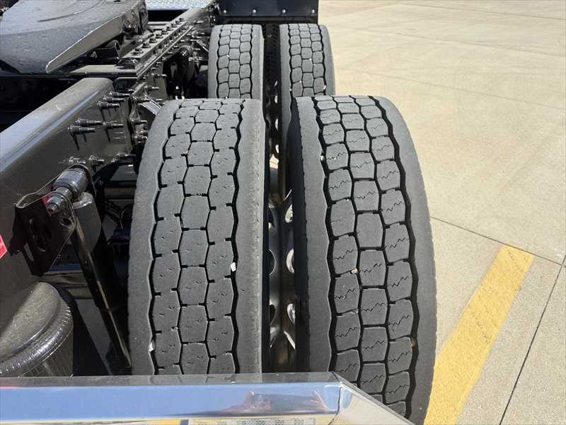 2024 Volvo VNR 640 — photo 4