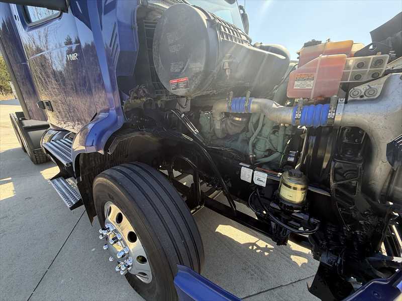 2024 Volvo VNR 640 — photo 11