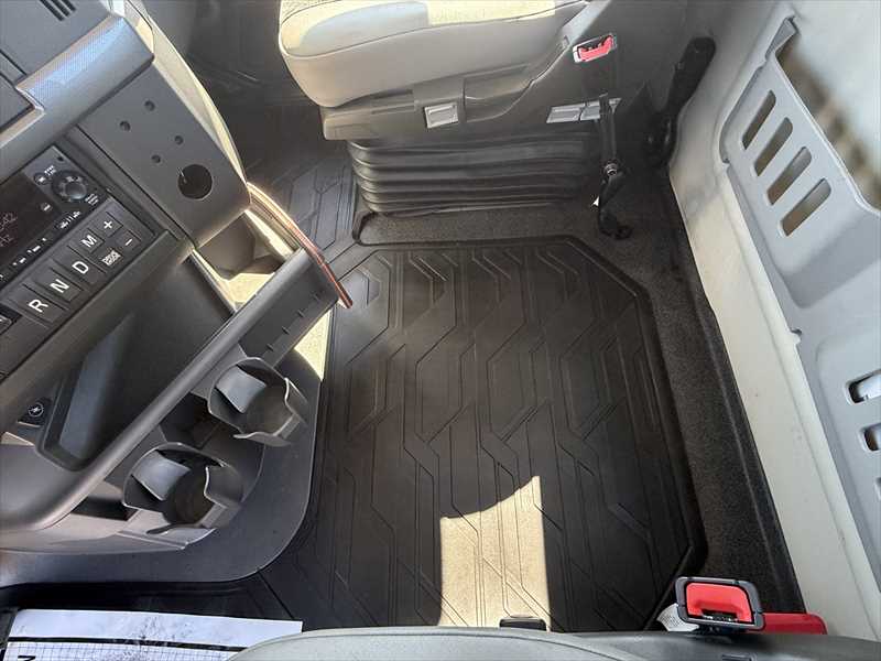 2024 Volvo VNR 640 — photo 19