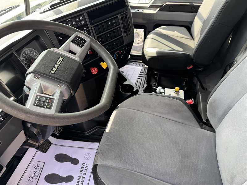 2020 Mack Granite — photo 10