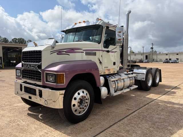 2021 Mack Pinnacle — photo 2