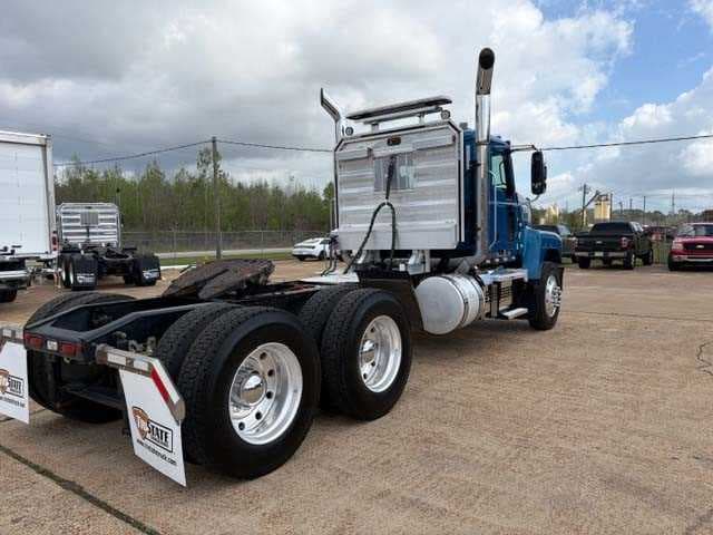 2025 Mack Pinnacle — photo 5