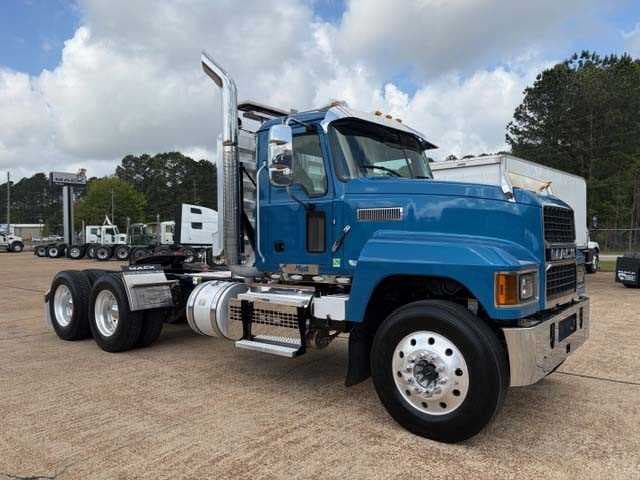 2025 Mack Pinnacle — photo 7