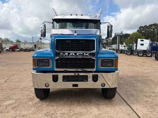 2025 Mack Pinnacle — photo 8