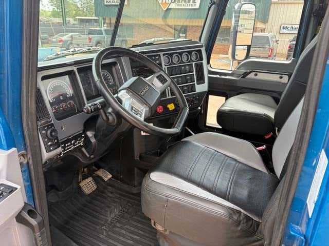 2025 Mack Pinnacle — photo 11