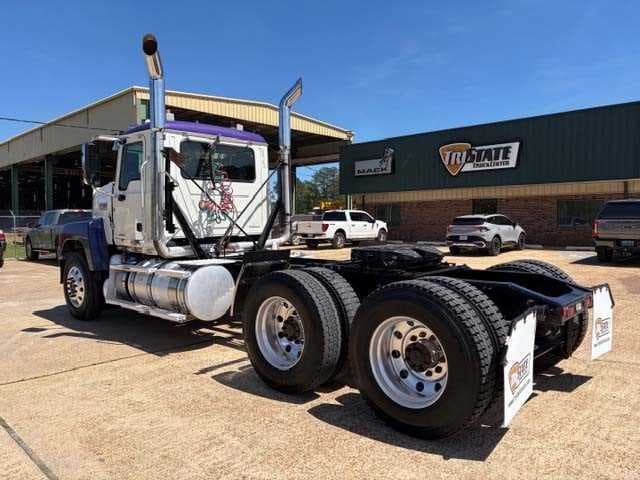 2021 Mack Pinnacle — photo 3