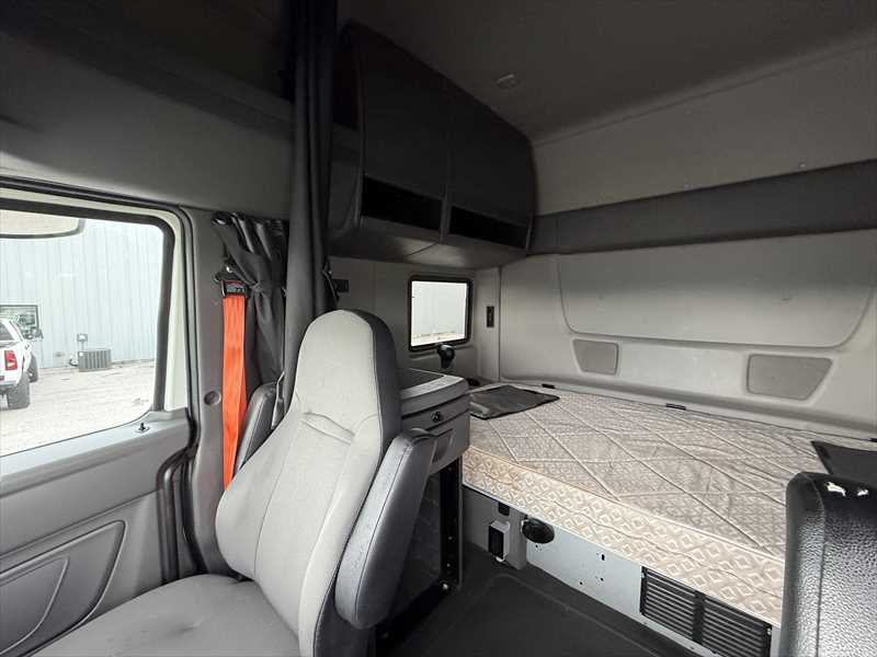 2021 International LT — photo 6