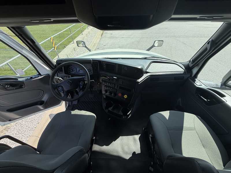 2021 International LT — photo 5