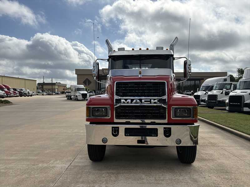 2025 Mack Pinnacle — photo 2