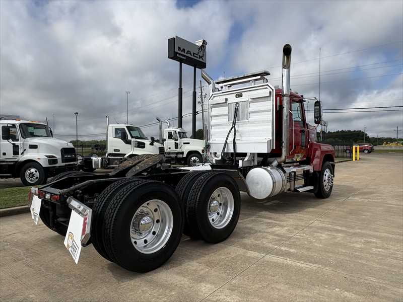 2025 Mack Pinnacle — photo 5