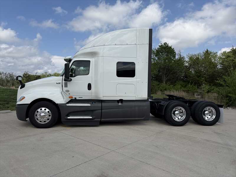 2021 International LT — photo 2