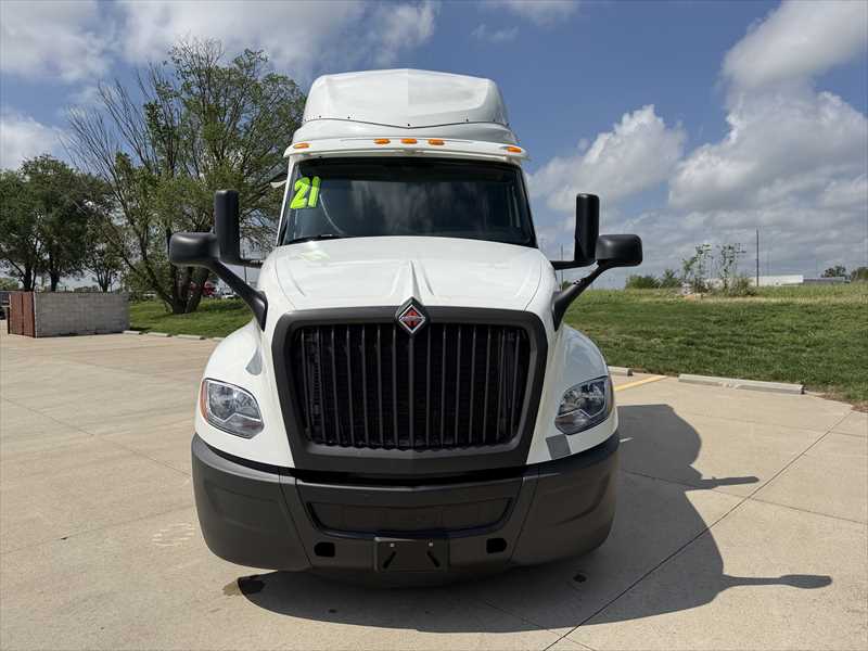 2021 International LT — photo 8