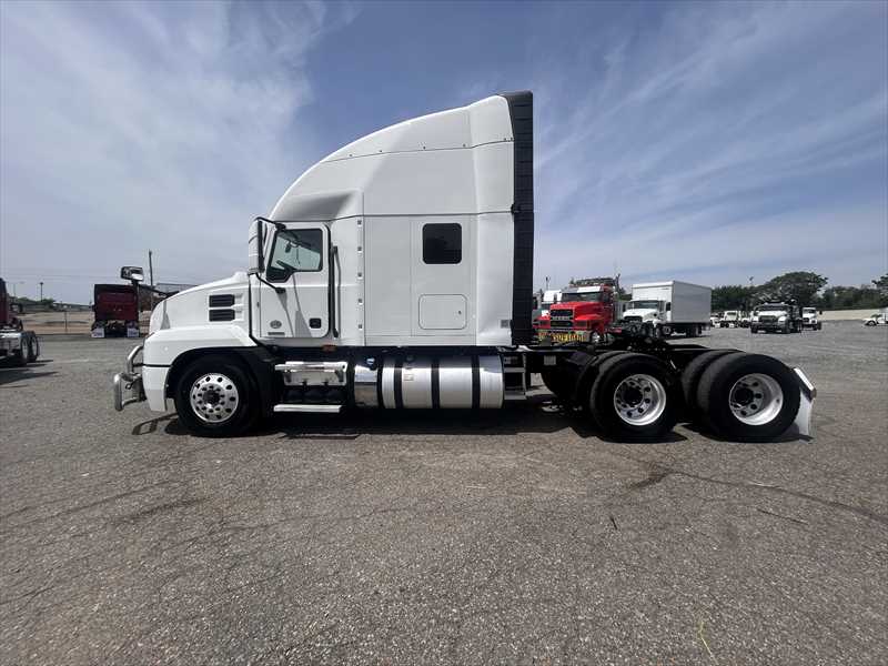 2021 Mack Anthem — photo 2