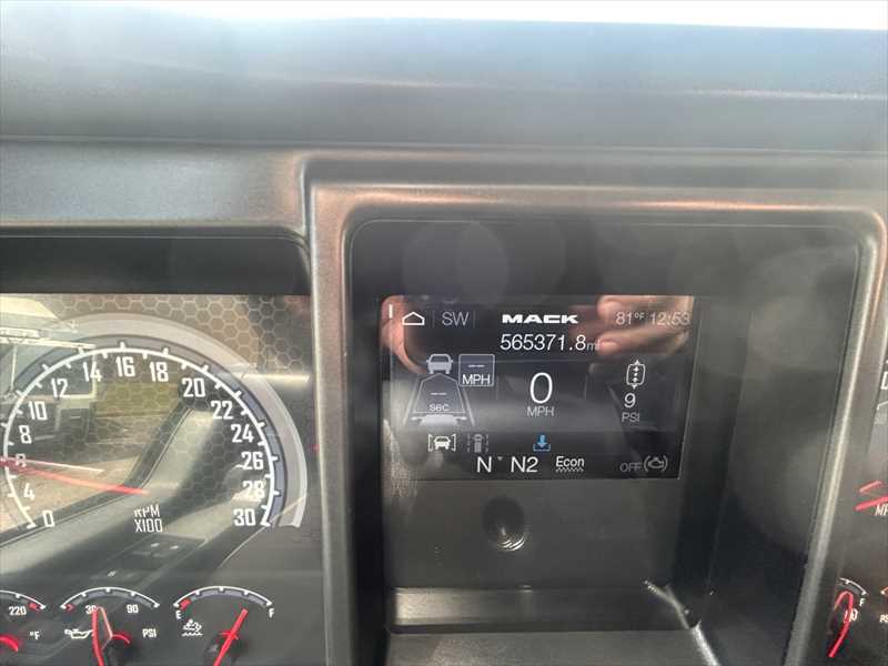 2021 Mack Anthem — photo 12