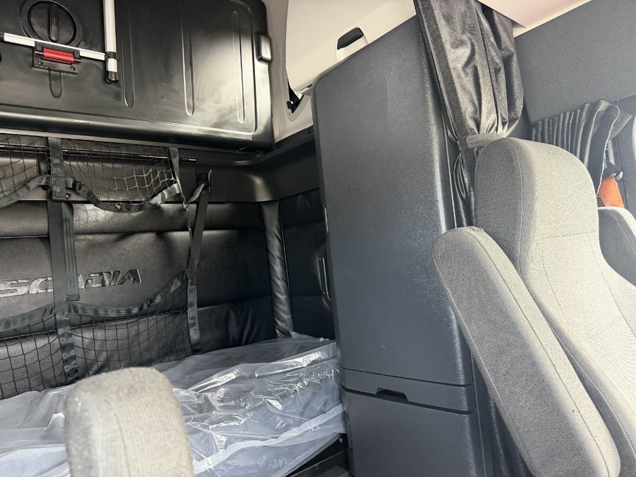 2023 Freightliner Cascadia — photo 11