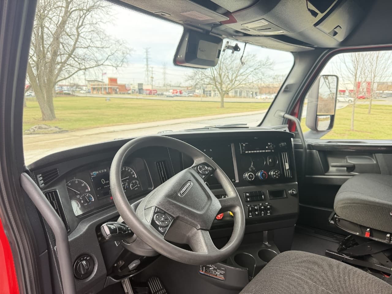 2023 Freightliner Cascadia — photo 9