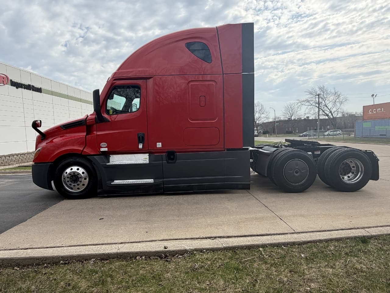 2023 Freightliner Cascadia — photo 6