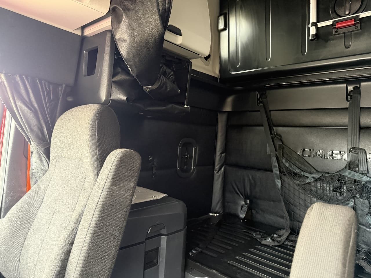 2023 Freightliner Cascadia — photo 8