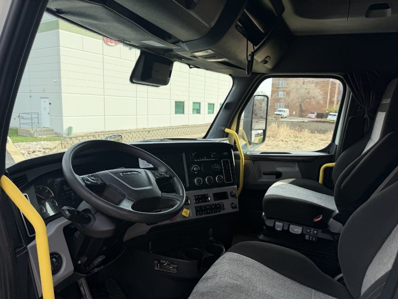 2023 Freightliner Cascadia — photo 15