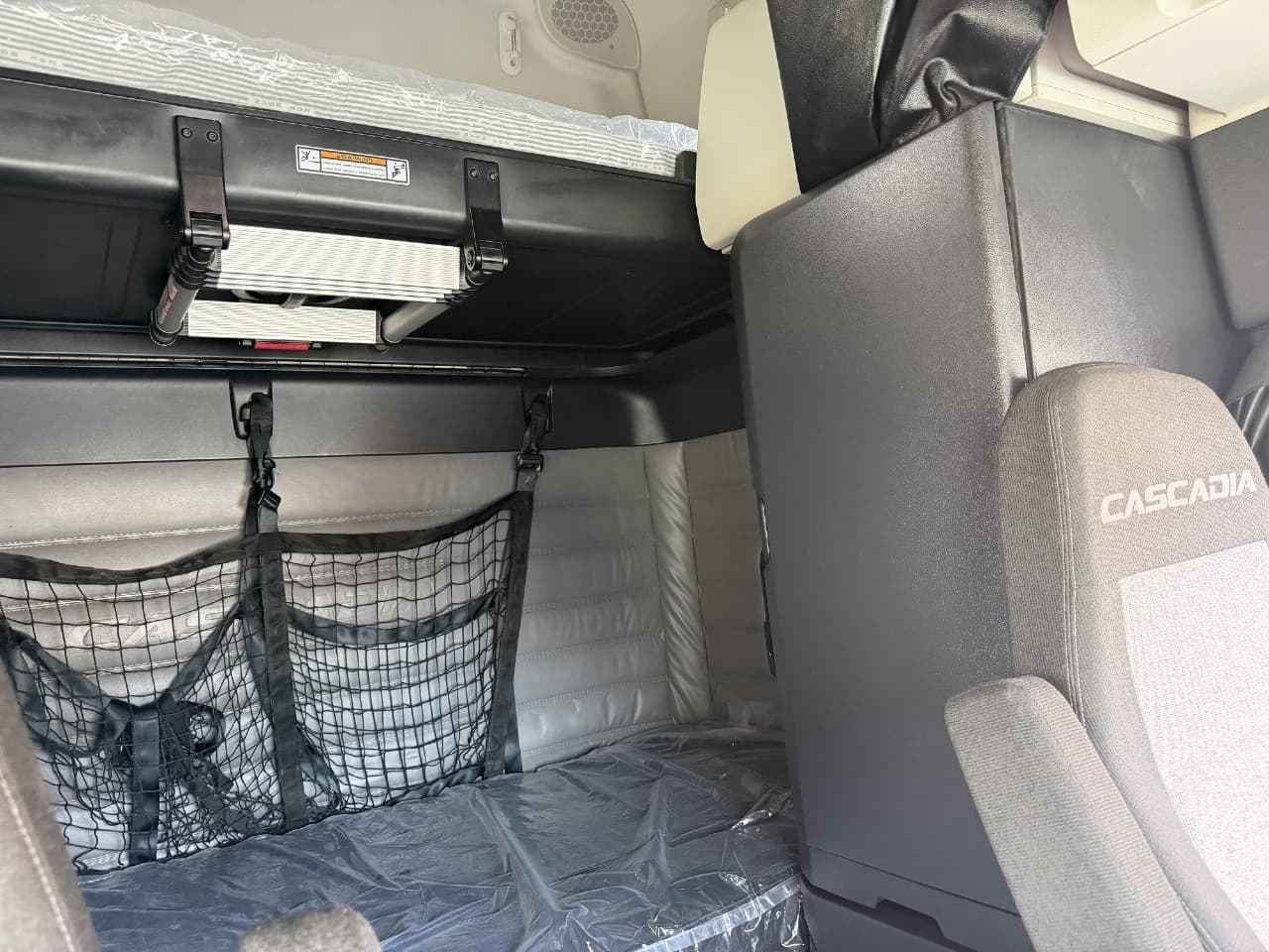 2023 Freightliner Cascadia — photo 17