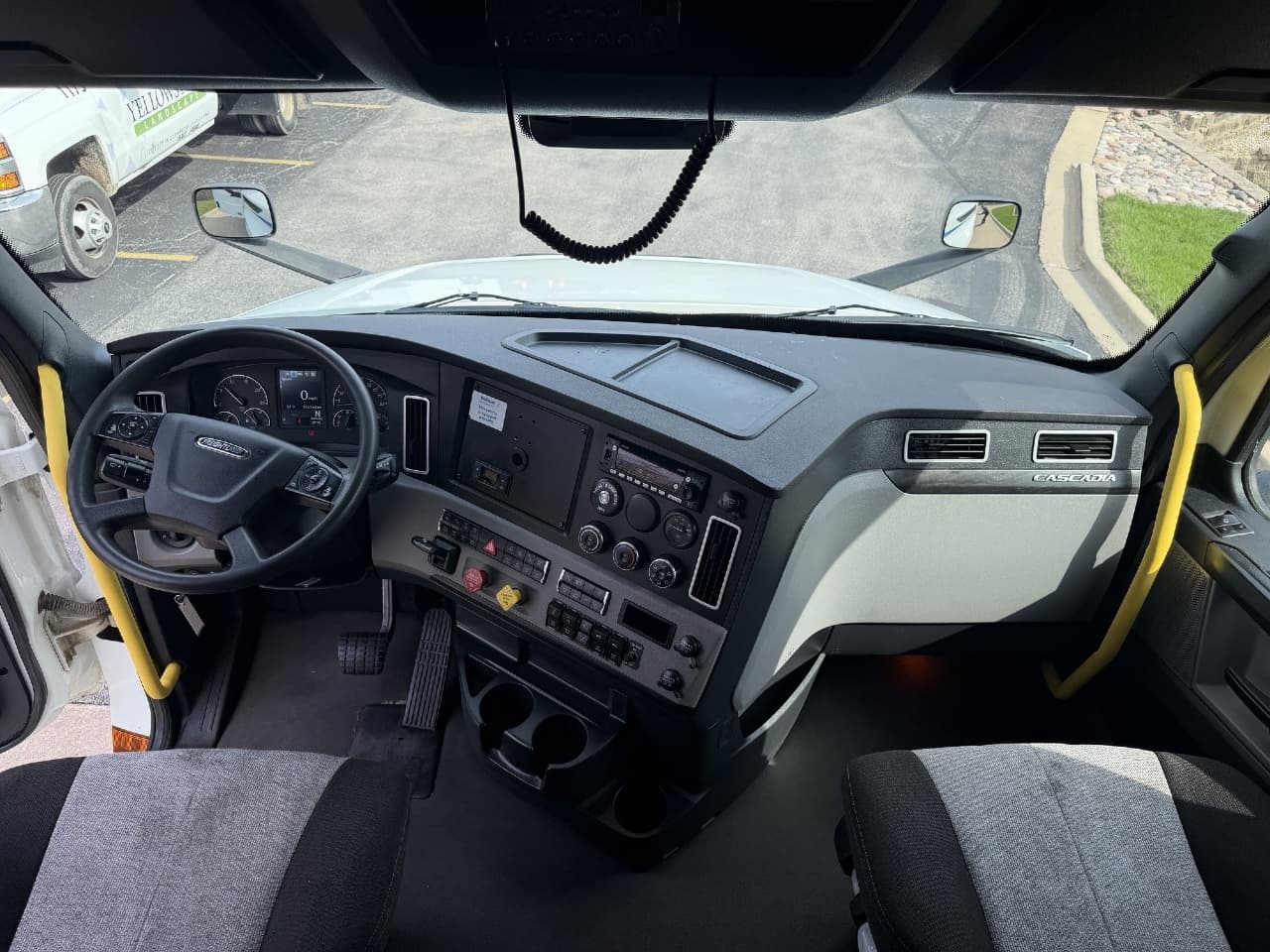 2023 Freightliner Cascadia — photo 18