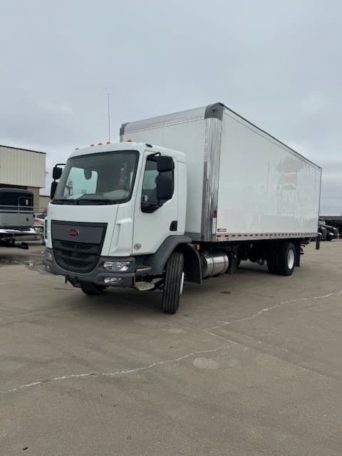 2024 Peterbilt 220EV — photo 2