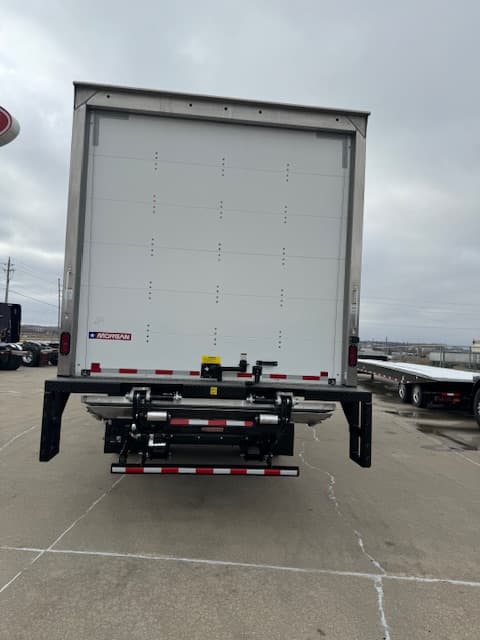 2024 Peterbilt 220EV — photo 4