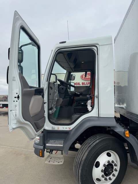 2024 Peterbilt 220EV — photo 6