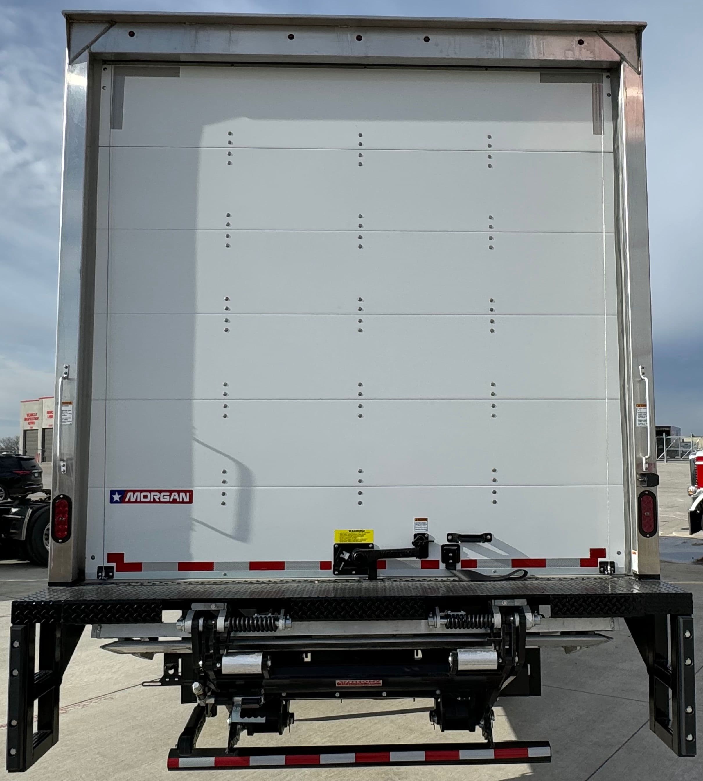 2024 Peterbilt 220EV — photo 5