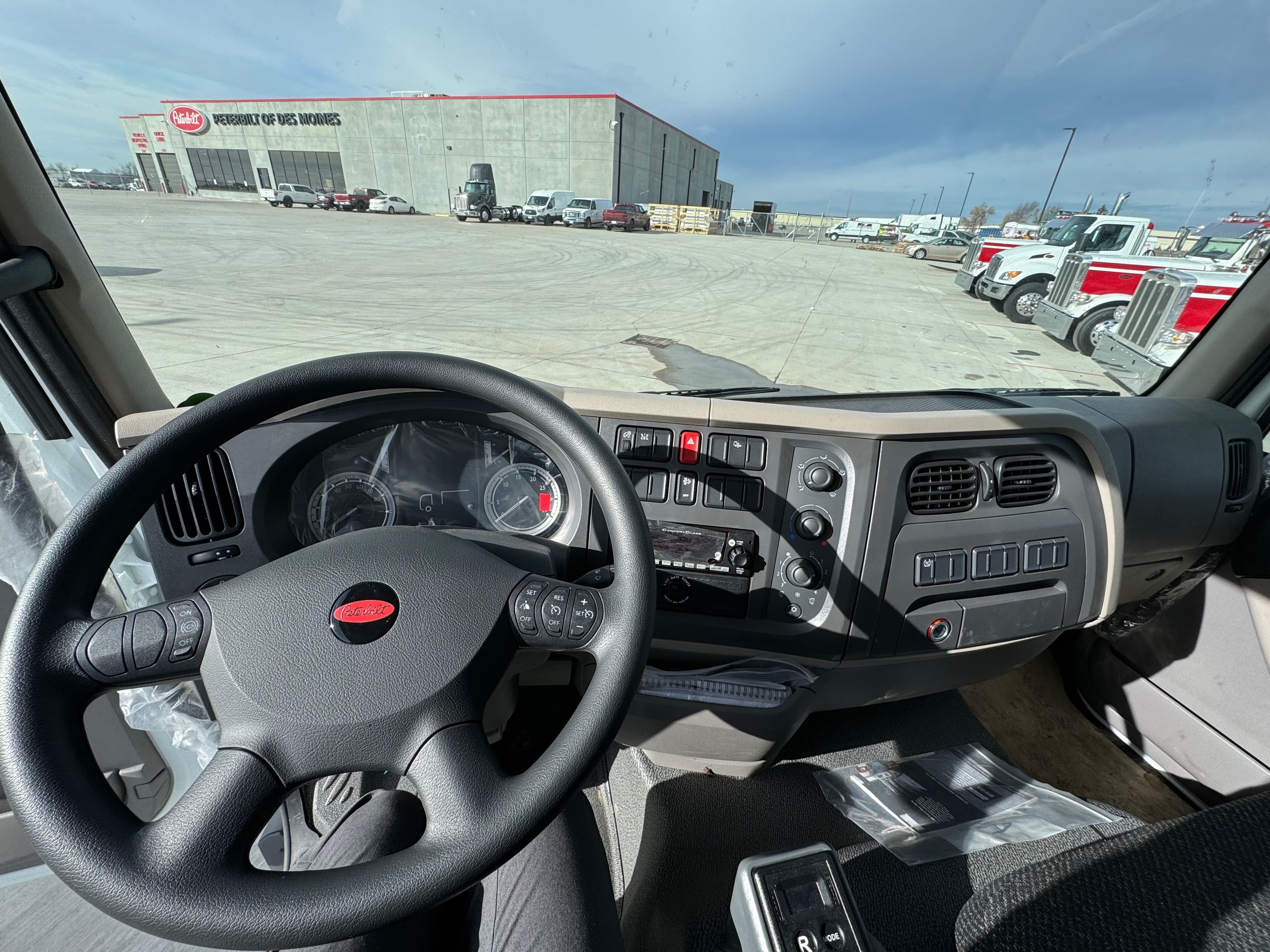 2024 Peterbilt 220EV — photo 15