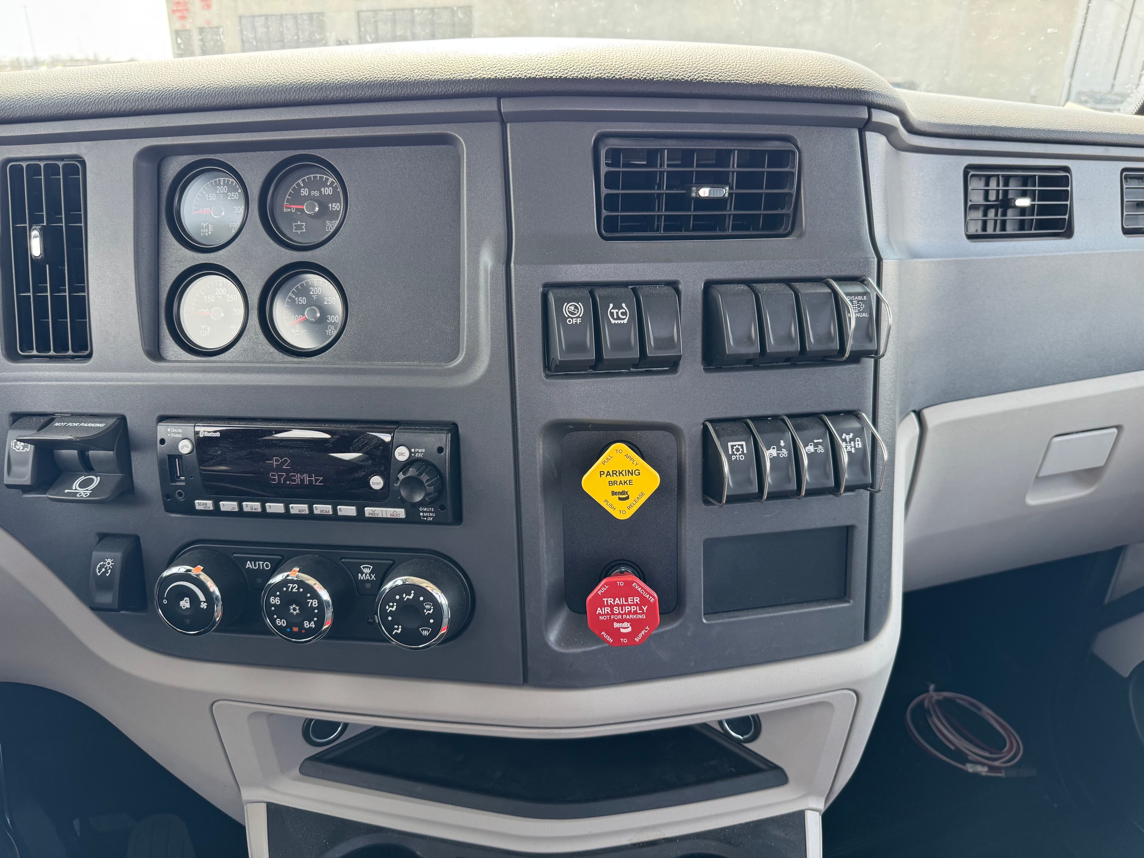 2025 Peterbilt 579 — photo 13