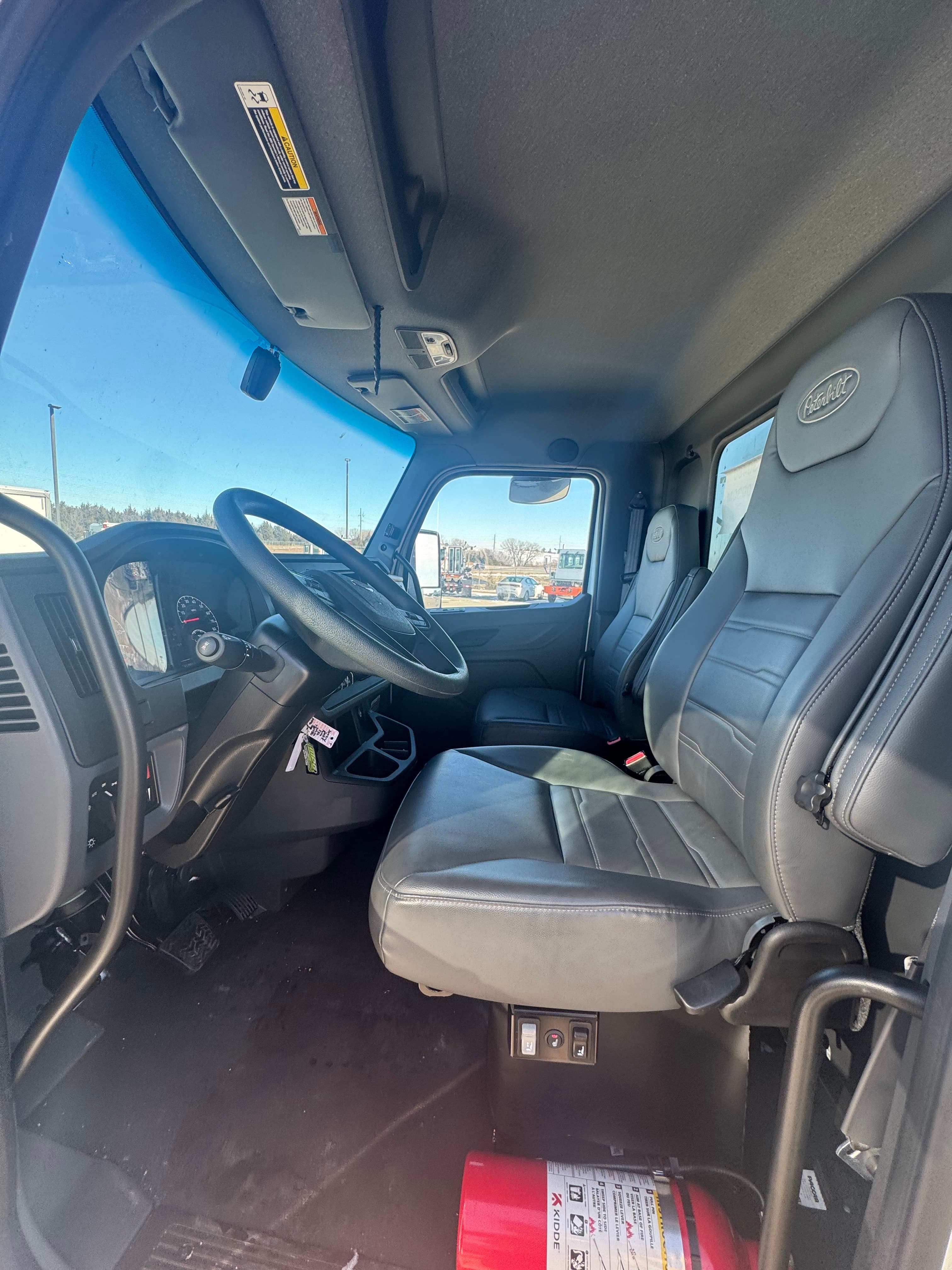 2025 Peterbilt 536 — photo 7