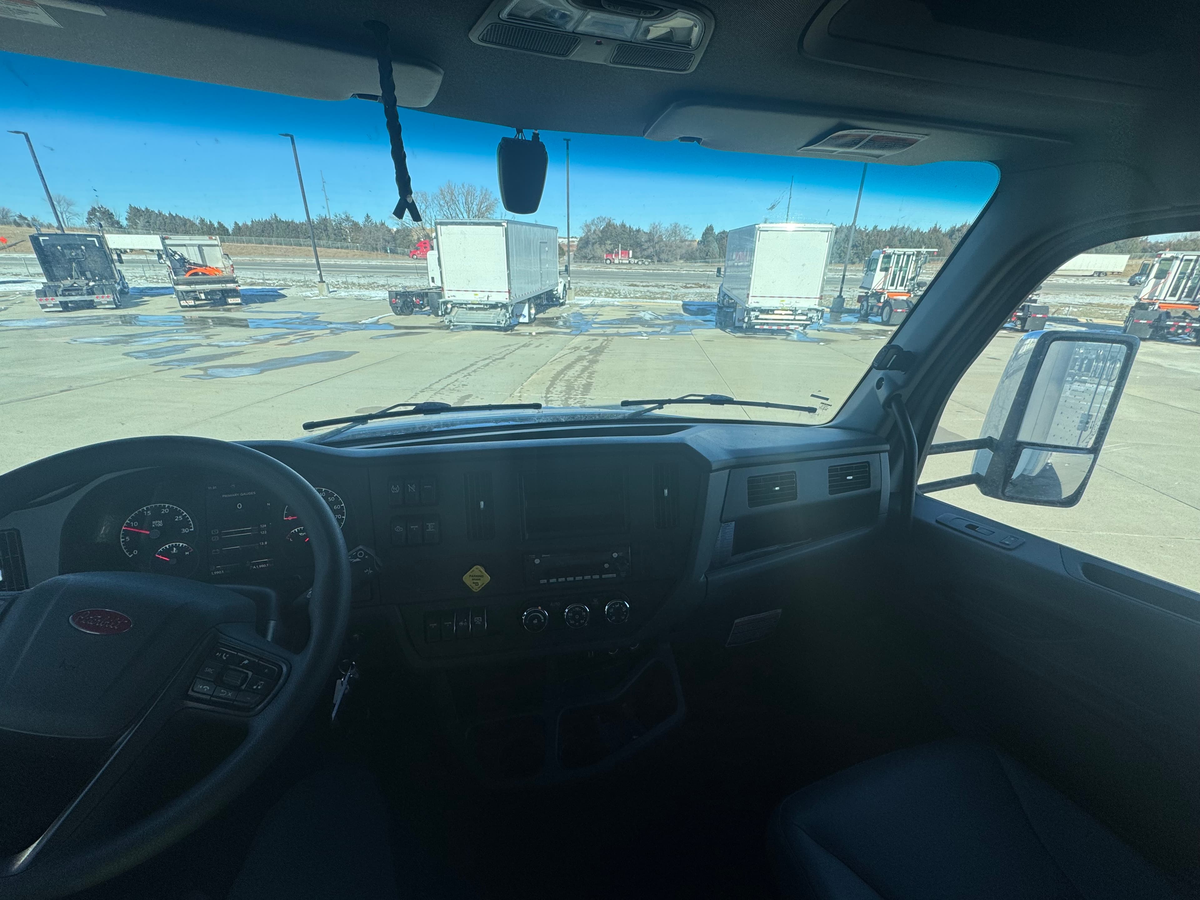 2025 Peterbilt 536 — photo 5