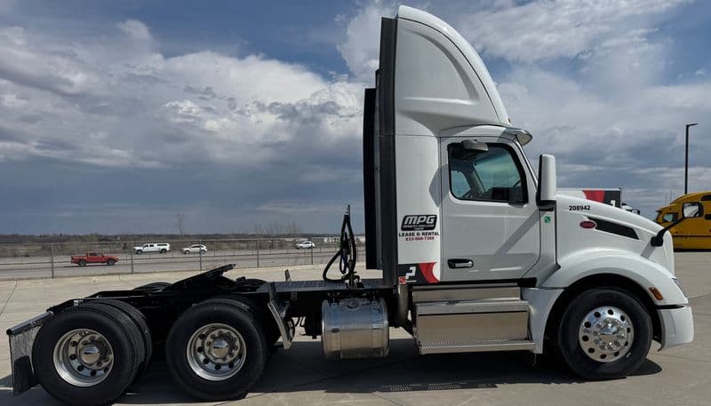 2025 Peterbilt 579 — photo 4