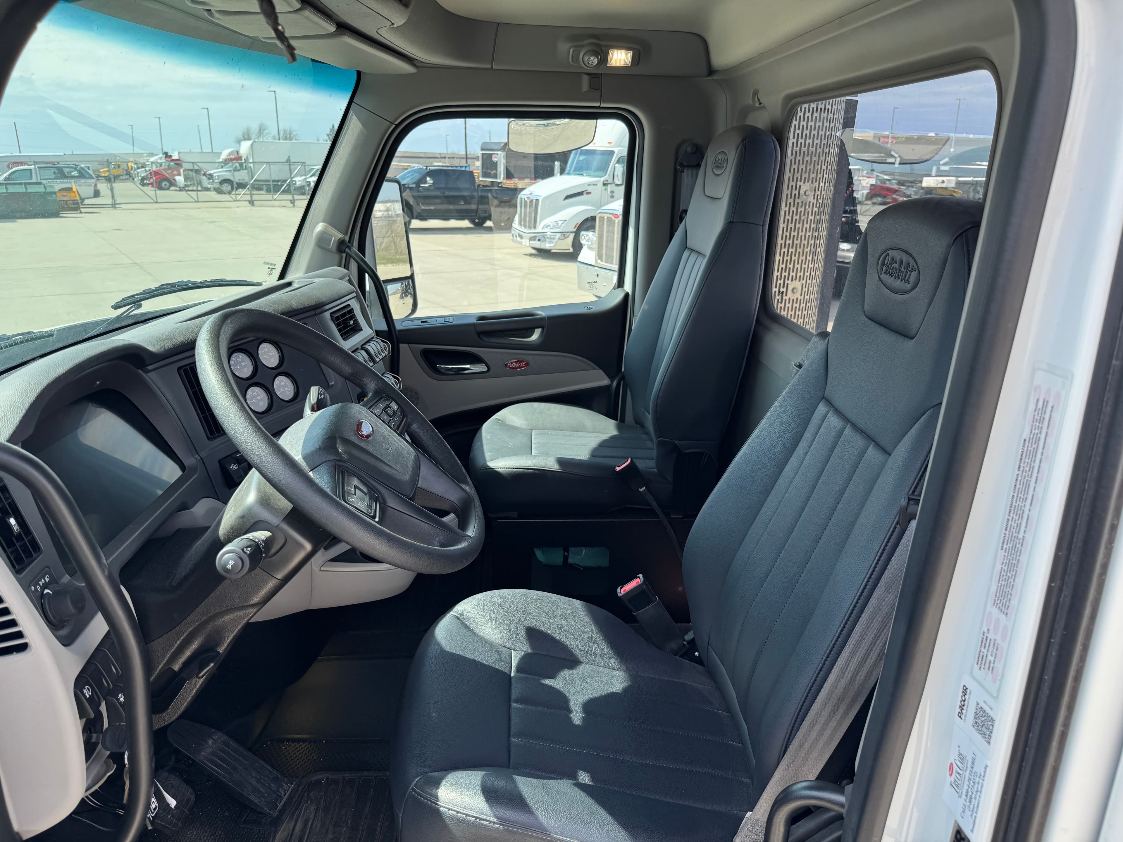 2025 Peterbilt 579 — photo 11