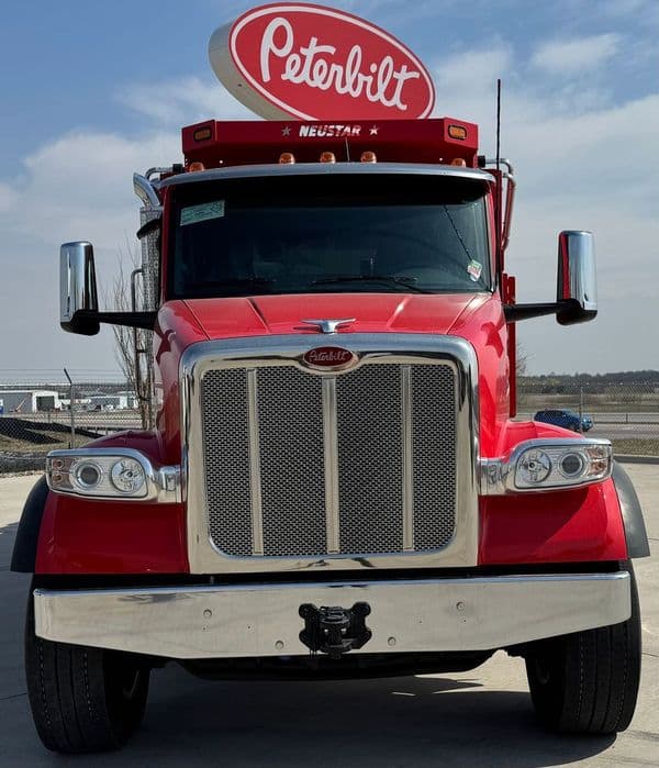 2025 Peterbilt 567 — photo 2