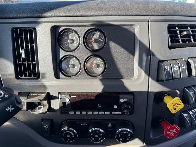 2025 Peterbilt 567 — photo 15